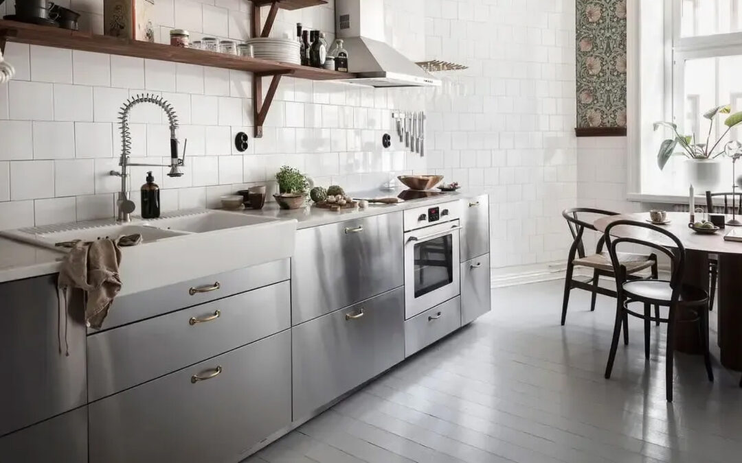 Hot Home Trend: Stainless Steel Kitchens